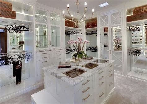 Luxury walk in closet | Space Age Toronto