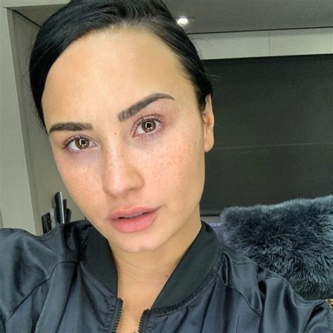 Demi Lovato Stuns Her Fans With a No-Makeup Selfie - DemotiX