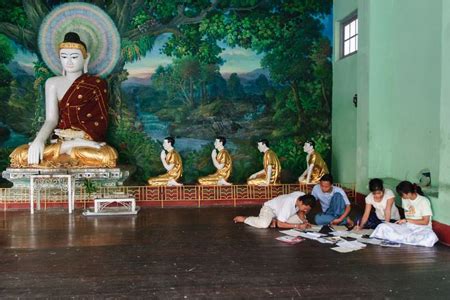 Buddhism Background in Myanmar - Myanmar Tours