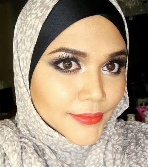 Make Up By Anna Ismail Smokey Grey Using Naked Stunning Red Lips