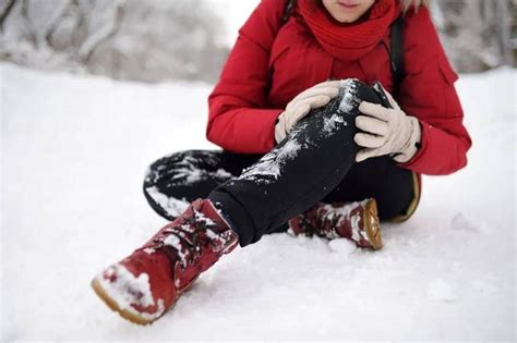 雪天摔倒，千万不要着急站起来！尤其老人情况严重时候