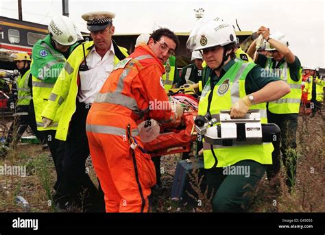 Accidente Ferroviario Accidente De Tren Escena Del Accidente Servicios