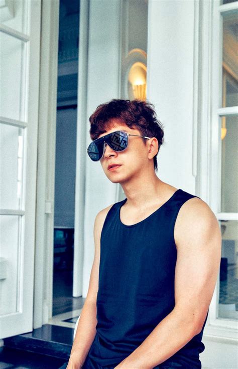 Rộ loạt hint Ngô Kiến Huy và hot girl đình đám kém 9 tuổi đang bí mật hẹn hò người trong cuộc