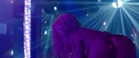 Naked Elle Evans In Scouts Guide To The Zombie Apocalypse