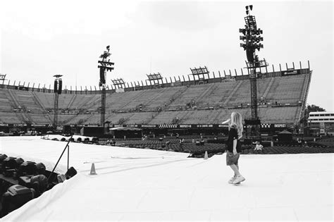 Vogue Sabrina Carpenter Leggy Display Hot Celebs Home