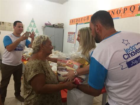 Primeira dama Ieda Chaves entrega 600 cestas básicas em Porto Velho