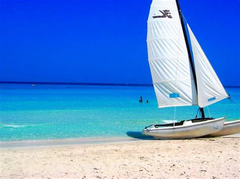 Yellow Wallpaper: varadero cuba