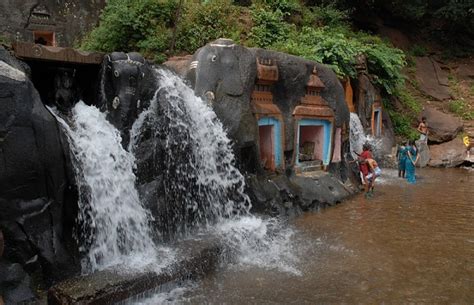 10 Famous Waterfalls in Karnataka with Pictures | Styles At Life