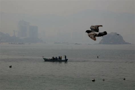 La Jornada Cubre Humo Algunas Zonas Del Puerto De Acapulco