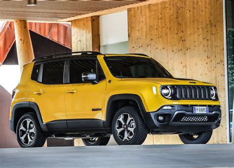 2019 Jeep Renegade Trailhawk side angle