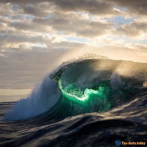 Australian Photographer Makes Amazing Photo Of Waves - stunningfun.com