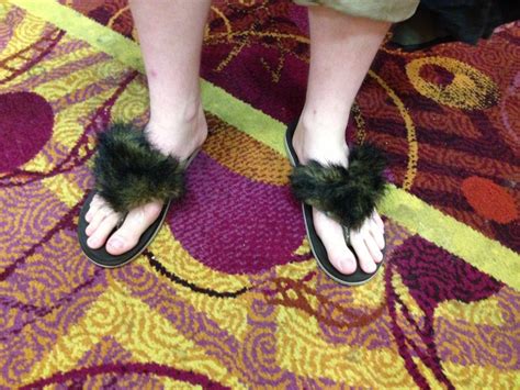 DIY Hobbit Feet – Geek Crafts