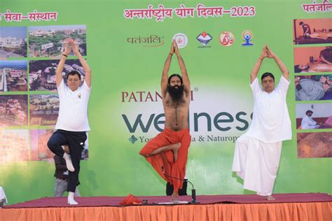 Yog Guru Swami Ramdev along with Acharya Balkrishna performing Asanas ...