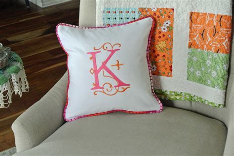 a notion to sew: Custom Pillow Cover