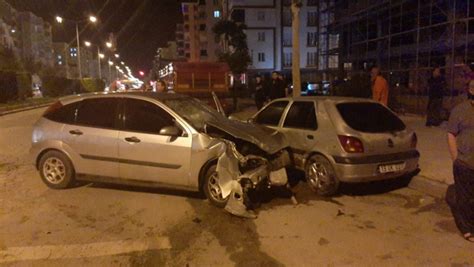 Çorum da park halindeki araçlara çarpan otomobilin sürücüsü yaralandı