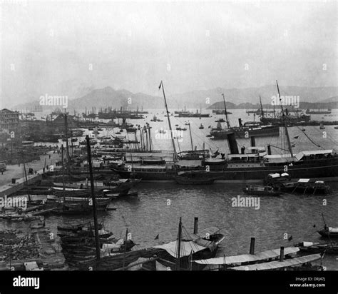 Chinese Harbour Boats Black And White Stock Photos And Images Alamy