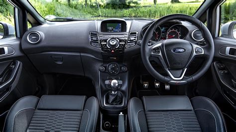 Ford Fiesta ST (2012-2017) Interior & Infotainment | carwow