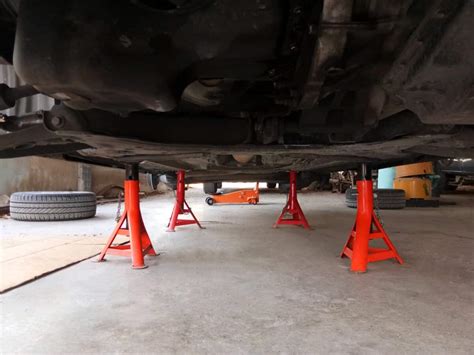 How To Use Jack Stands Properly What You Need To Know To Stay Safe