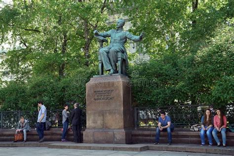 Denkmal Des Russischen Großen Komponisten Pyotr Ilyich Tschaikowski