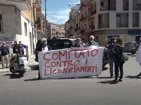 Bari Lavoratori In Protesta In Piazza De Nicola Trmtv