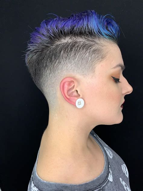 Professional stylists explain the bobbed pixie cutting technique for beginners 4