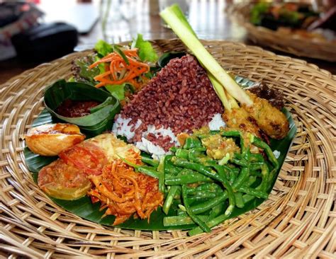 Top 15 Must-try Bandung Food During Travel To Indonesia - ResepMamiku.com