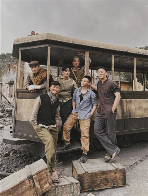 Hot boy Đào Phở Và Piano nổi tiếng nhờ bức ảnh y hệt Doãn Quốc Đam tạo hình lấm lem không dìm