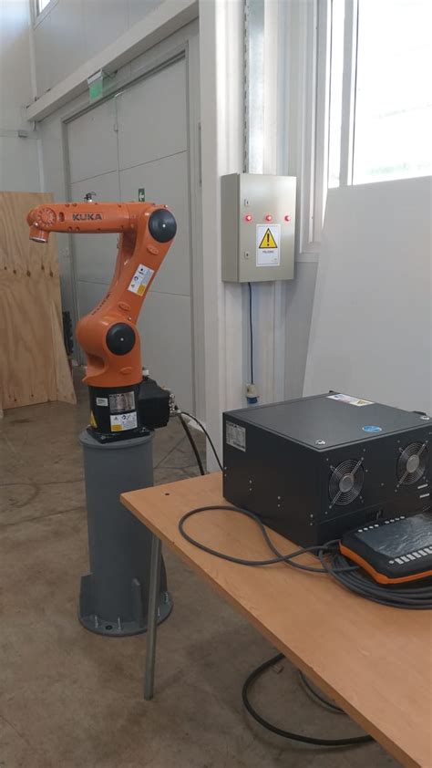 Robots Manipuladores Kuka Sandiman Robots Nuevos Y Usados