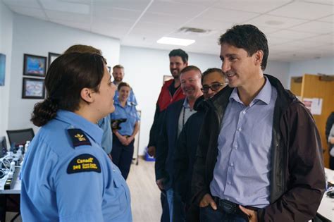 Justin Trudeau on Twitter Aux élèves officiers du CollegeGCC qui ont