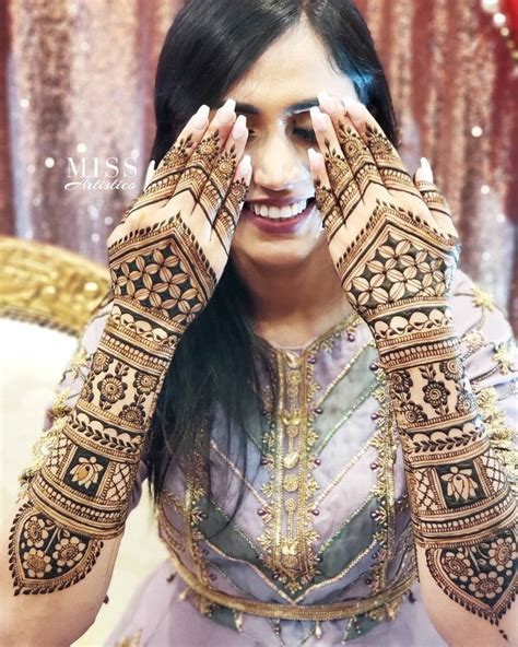 Henna Artist Toronto Vijeshri On Instagram Her Smile Is The Simplest