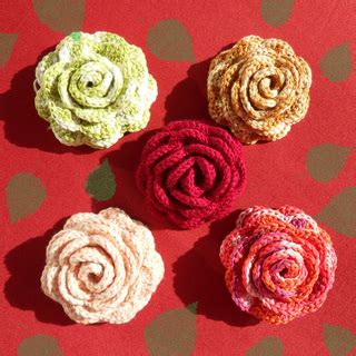 Ravelry Rose Brooch Pattern By Daniela Herbertz