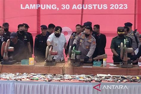 Polda Lampung Musnahkan Barang Bukti 566 Pucuk Senjata Api Rakitan