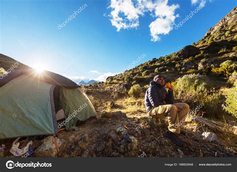 Hiking scene in Cordillera mountains Stock Photo by ©kamchatka 166602848