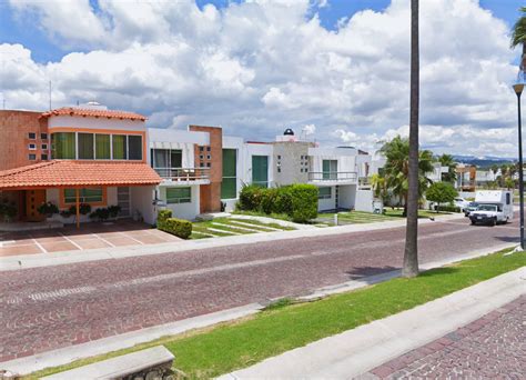 Vive En Elegante Y Amplia Casa En Remate En Queretaro Lamudi Mx