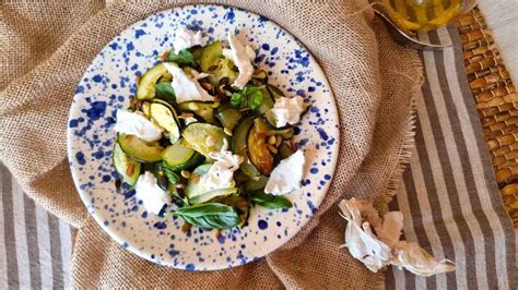 Ensalada de calabacín asado y burrata una receta fácil y deliciosa