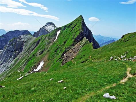 山脉的高山景观和岩石山峰高清图片下载 正版图片505881392 摄图网