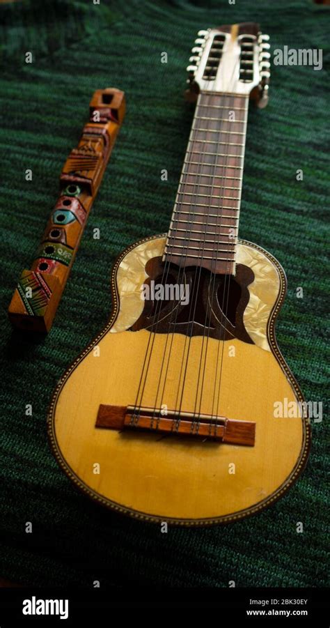 Instrumentos Musicales Flauta Charango Bolivia Quechua Aimaras