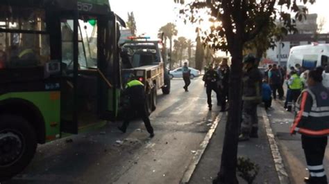 Chocan Dos Camiones De Transporte P Blico En La Venustiano Carranza