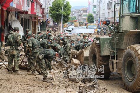 組稿：武警官兵抗洪搶險紀實 每日頭條