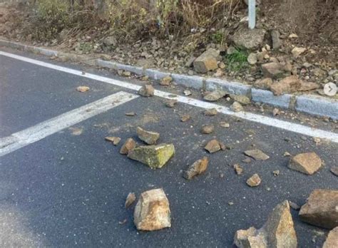 Desprendimiento De Rocas En La Carretera Del Valle En Toledo ENCLM