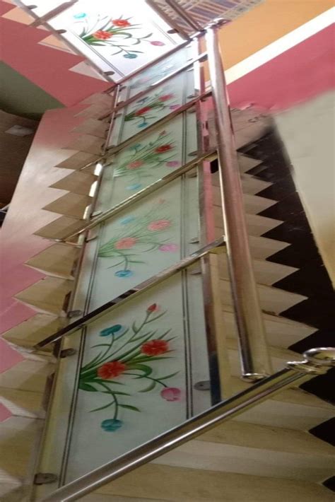 Silver Deck Stainless Steel Glass Stair Railing For Residential At Rs