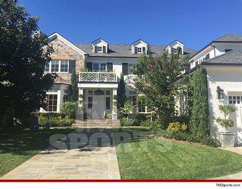 LeBron James Scores L.A. Home Fit for a King | TMZ.com