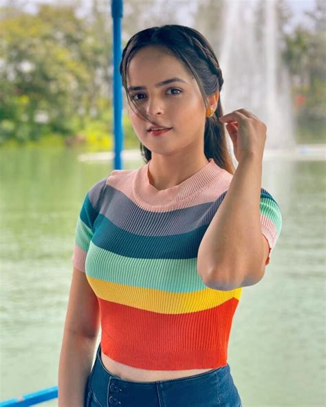 Hot Sexy Jennifer Mistry Bansiwal Bikini Pics