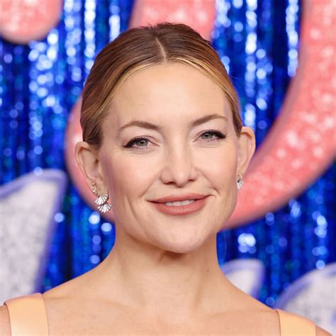 Kate Hudson Shows Off Toned Physique In Sultry Black Lingerie And Stockings HELLO