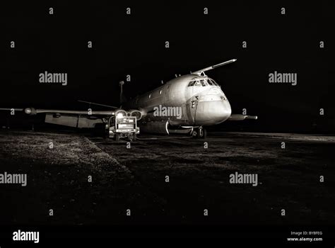 Raf nimrod mr2 reconnaissance aircraft hi-res stock photography and ...