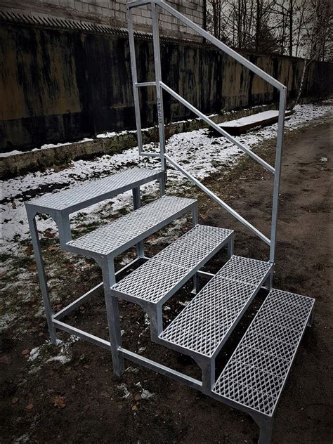 Купить МЕТАЛЛИЧЕСКАЯ НАРУЖНАЯ ЛЕСТНИЦА 6 СТУПЕНИ 120x28 см: отзывы ...
