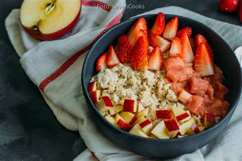 Porridge Mit Frischen Erdbeeren Und Rhabarber Kompott Von Sevencooks