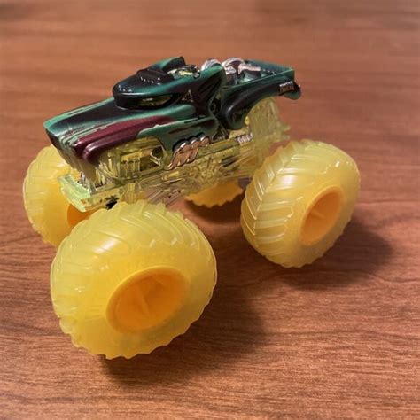 Mattel Toys Hot Wheels Monster Truck Hotweiler Scale Fluorescent