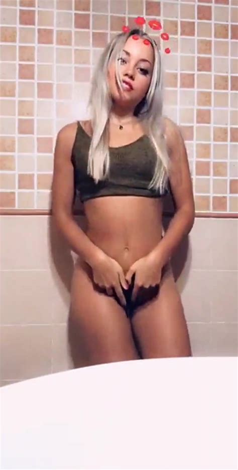 Paola Skye Morning Bathroom Booty Twerking Snapchat Premium Porn Videos