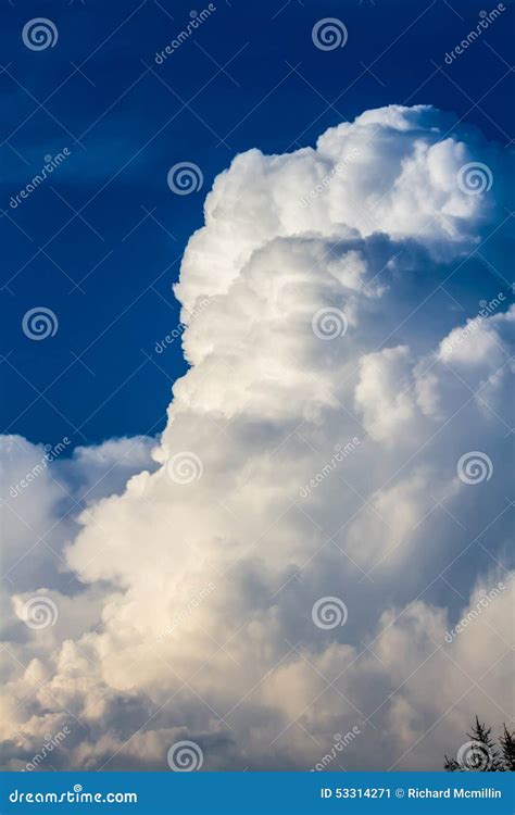 Large Cumulus Congestus Cloud Stock Image - Image of fluffy, cotton ...